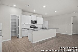 Building Photo - 1047 Raceland Rd