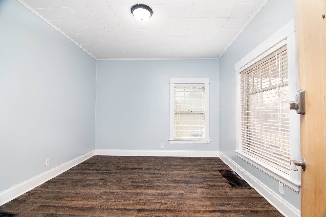 Building Photo - 435 S Westnedge Ct