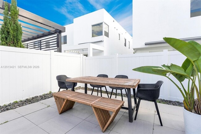Building Photo - 7535 NW 98th Ave