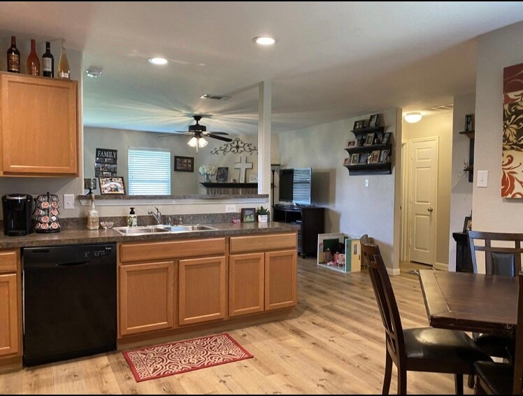 Building Photo - 118 Feverbush Dr