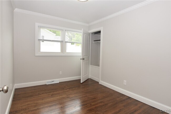 Building Photo - 1401 Woodbury Dr