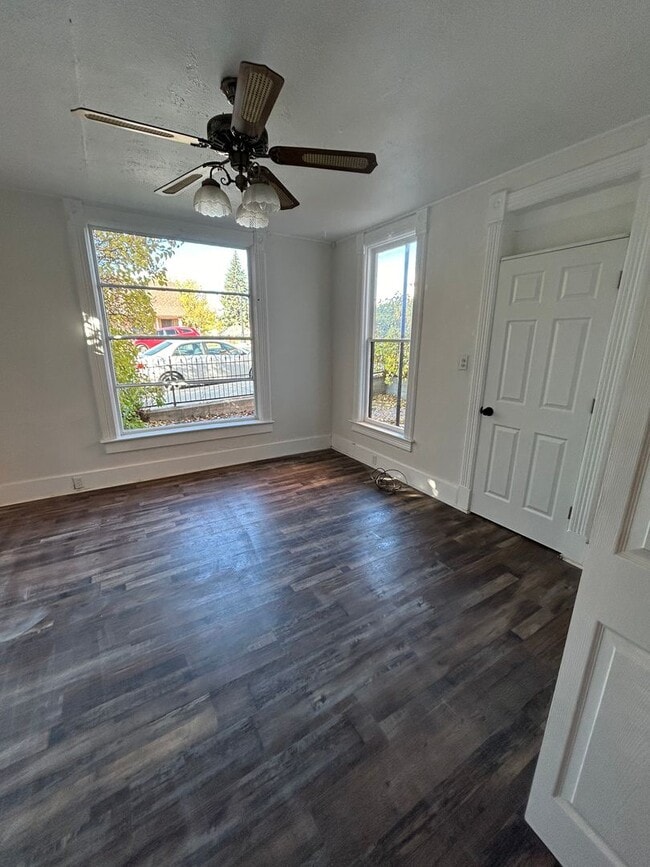 Building Photo - 854 S Main St