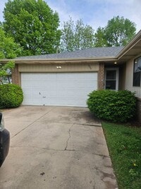 Building Photo - 607/609 W. Edgewood