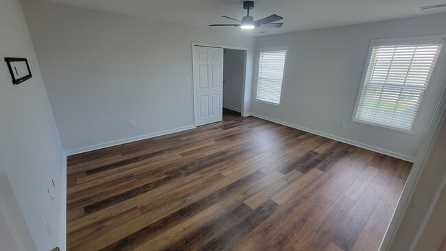 Building Photo - The 5 Bedroom You've Been Looking For!!