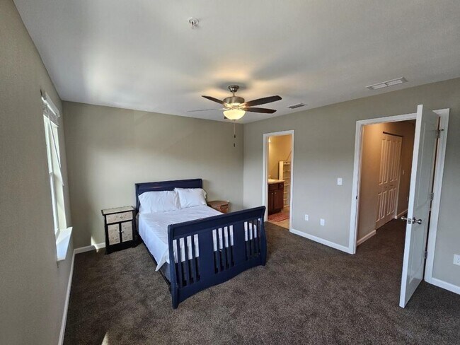 Building Photo - 2245 Del Carmel Way