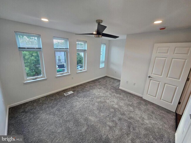 Building Photo - 200 Hamilton Ave