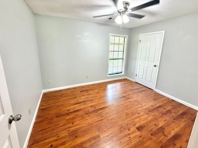 Building Photo - 6383 Eastbrier Dr