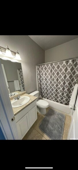 Building Photo - 1951 N Crest Rd