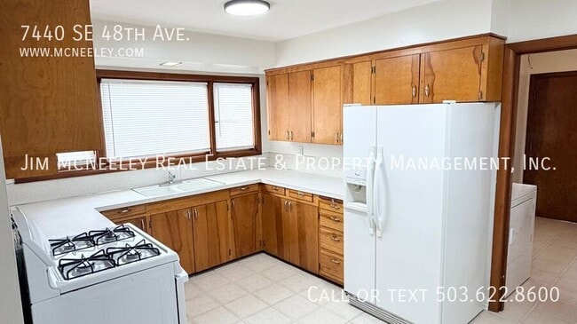 Building Photo - 7440 SE 48th Av