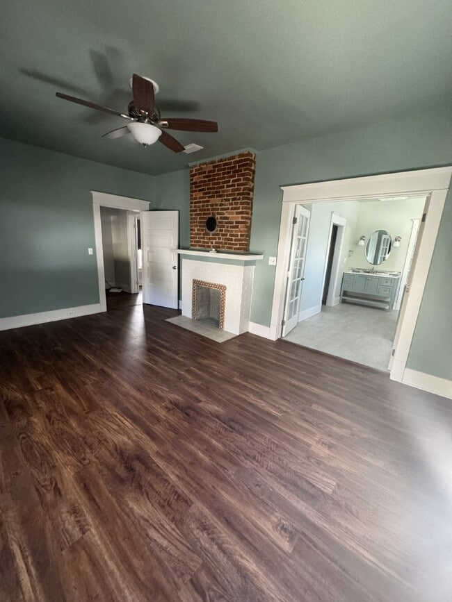 Building Photo - 4 bedroom 3 bath Springfield home with Off street parking