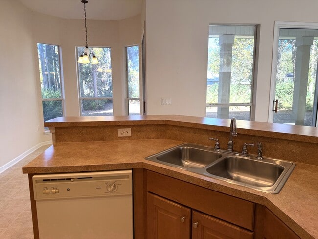 Building Photo - 96028 Long Is Pl