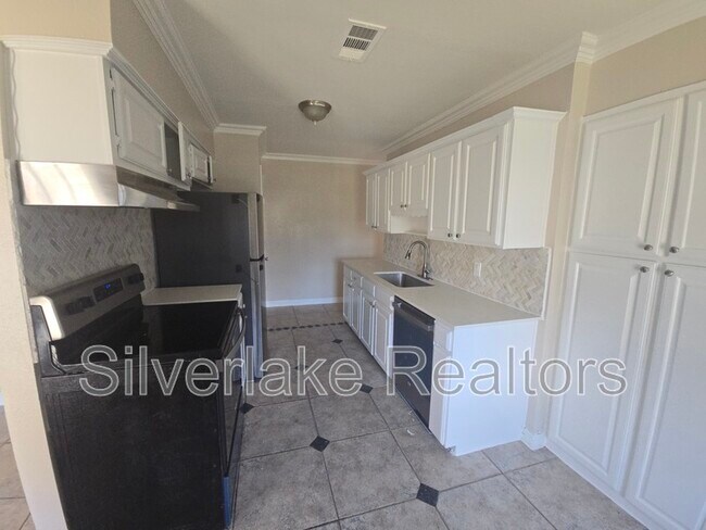 Building Photo - 2429 Salmon St