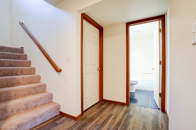 Building Photo - 10 Redtail Ct