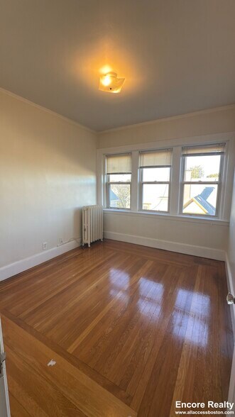 Building Photo - 163 Summer St