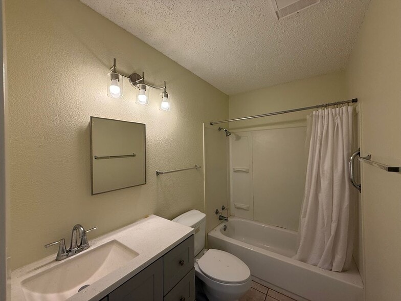 Building Photo - 6424 Truman Dr