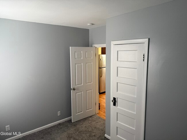 Building Photo - 822 Hampton Ave