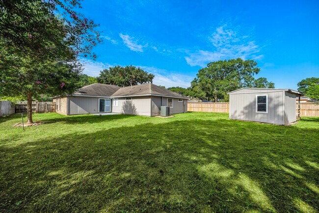 Building Photo - 1022 Western Meadows Dr