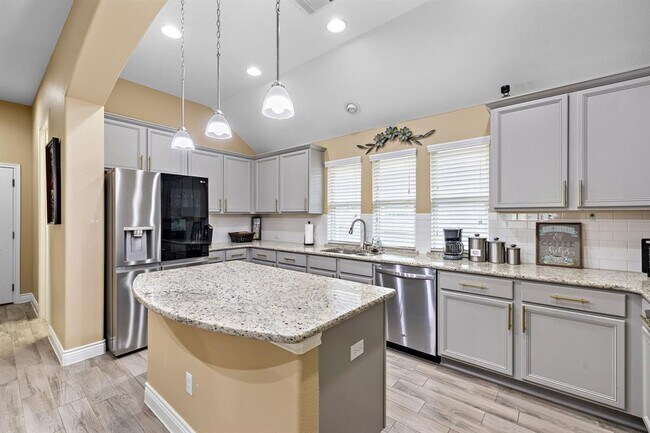 Building Photo - 163 Mount Ellen St