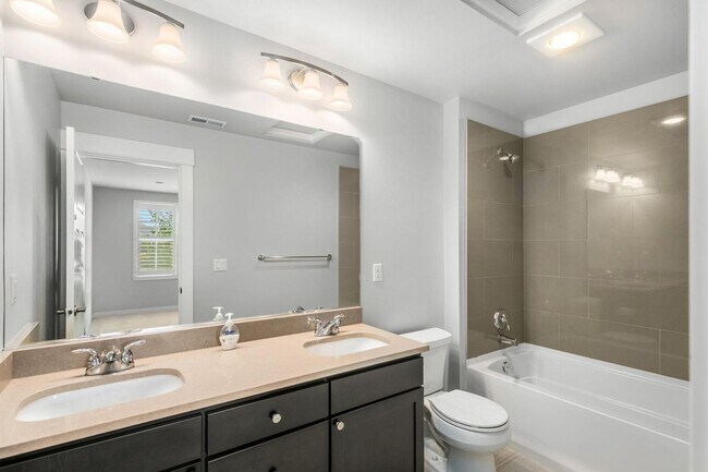 Building Photo - 6 Bedroom Home in Brookside at the Woodlands