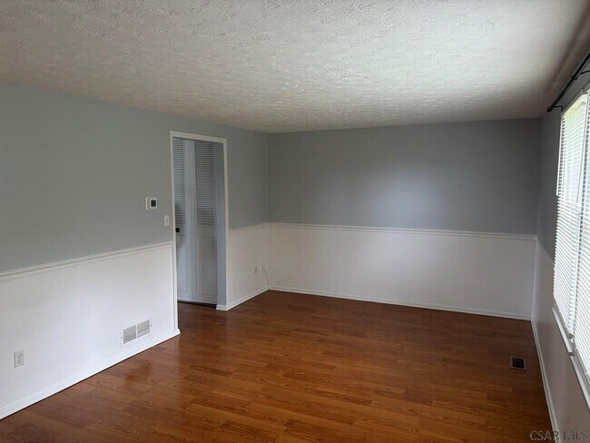 Building Photo - 219 Marietta Dr