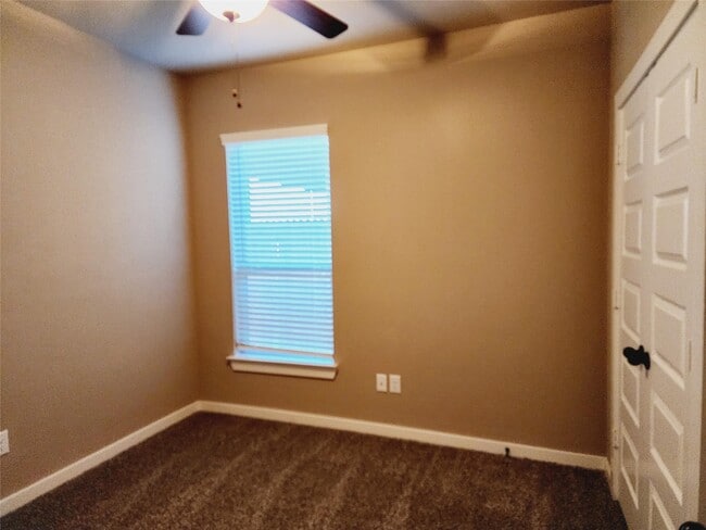 Building Photo - 9736 Grosbeak Ln