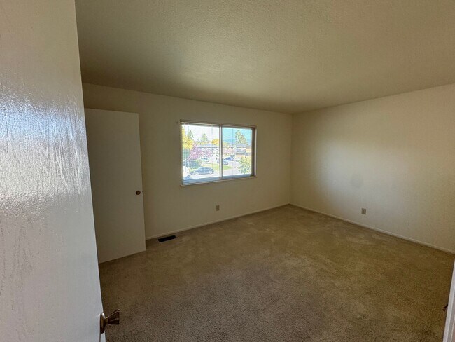 Building Photo - 2 Bedroom, 1 Bath in desirable neighborhood, Capitola