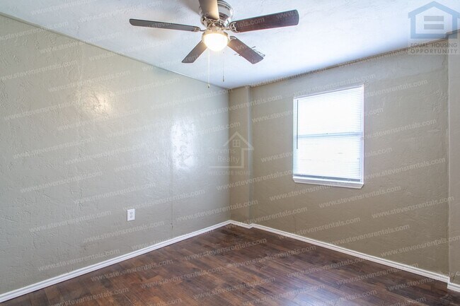 Building Photo - 2206 NW 19th St