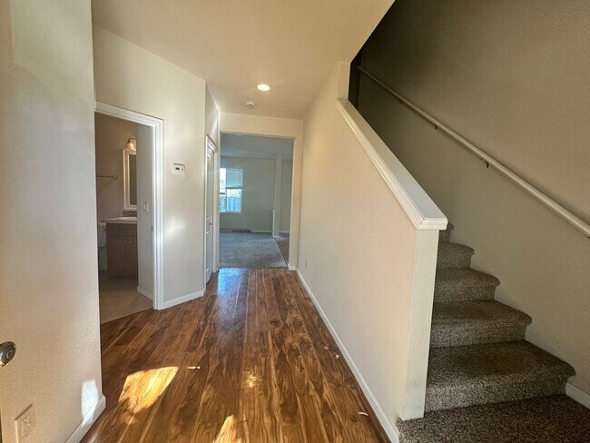 Building Photo - 2687 NW Beehollow Ln