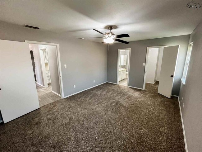 Building Photo - 4624 Trailwood Dr