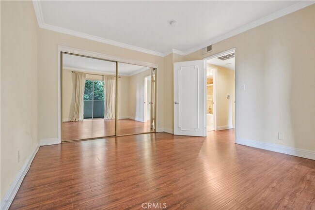Building Photo - 5217 Satsuma Ave