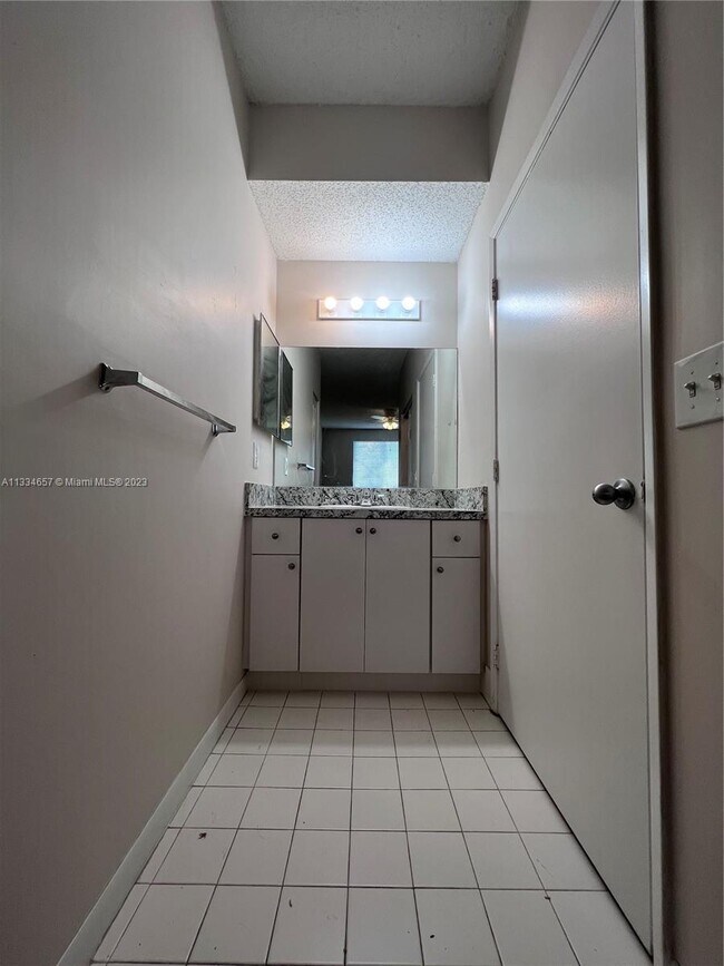 Building Photo - 6952 SW 39th St