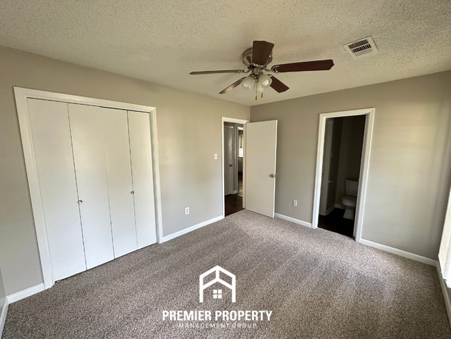 Building Photo - Beautiful 3BR/2BA Near Southwind | Soaring Vaulted Ceilings, Fireplace & Fenced Yard