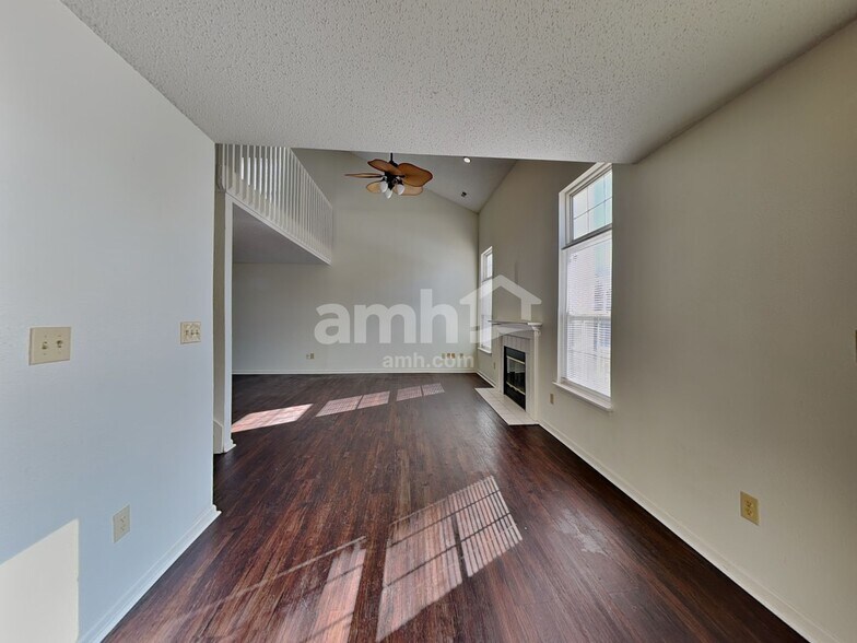 Building Photo - 4323 Autumn Crest Ct