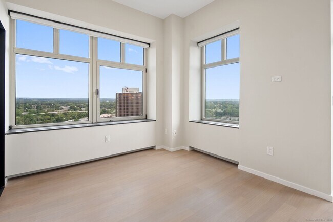 Building Photo - 235 E River Dr