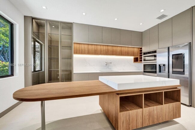 Building Photo - 4100 E Gardenia Ave