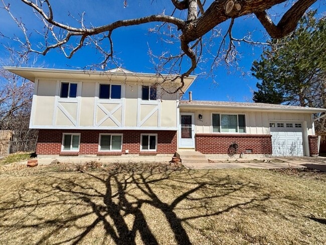 Building Photo - Amazing Home On Quiet Cul-de-sac