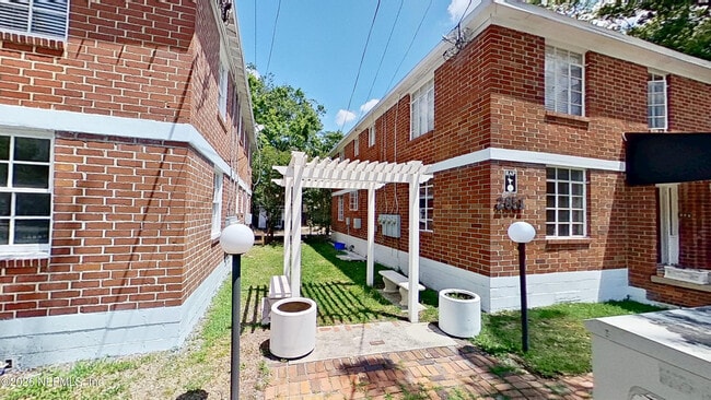 Building Photo - 2853 College St