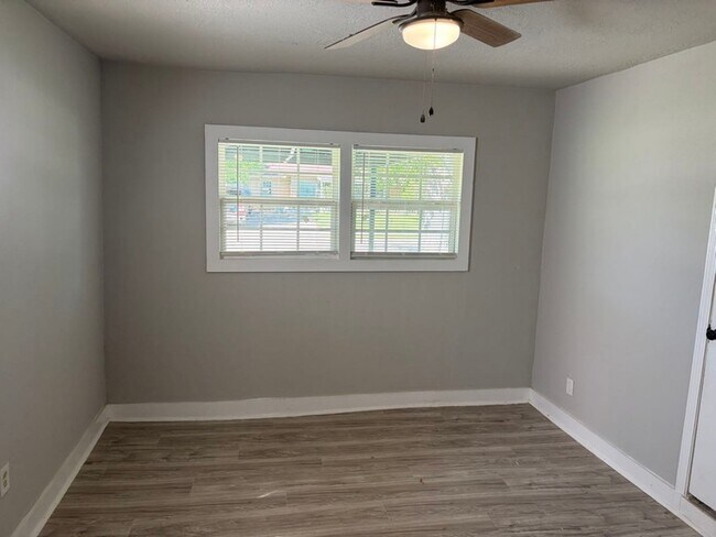 Building Photo - 5962 Belarbor St