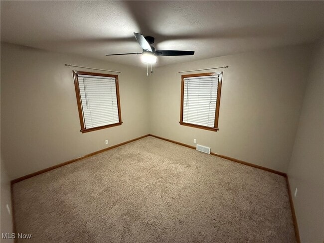 Building Photo - 230 E 21st St