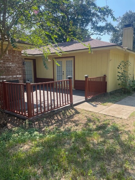 Building Photo - 2126 Redwood St