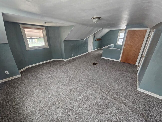 Building Photo - Spacious 3-Bedroom, 2-Bath South Euclid Home!