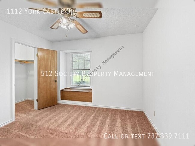 Building Photo - 1112 York Castle Dr