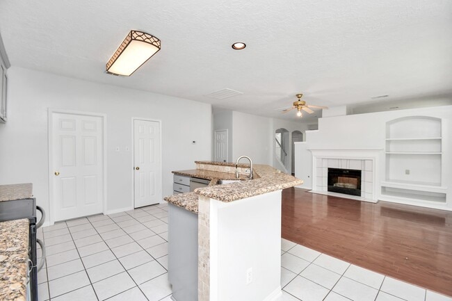 Building Photo - 15711 Rosewood Hill Ct