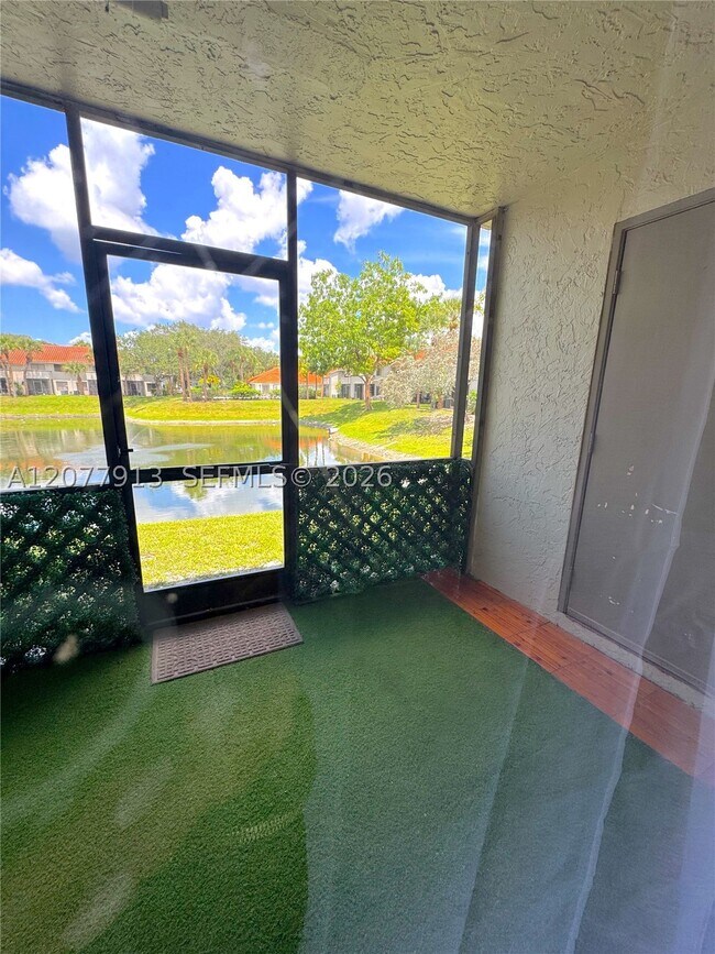 Building Photo - 3252 Coral Lake Dr