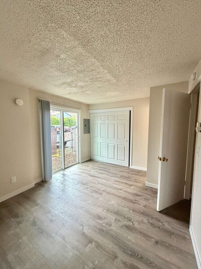 Building Photo - Shalamar Apartments