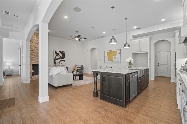 Building Photo - 533 Longshore Dr