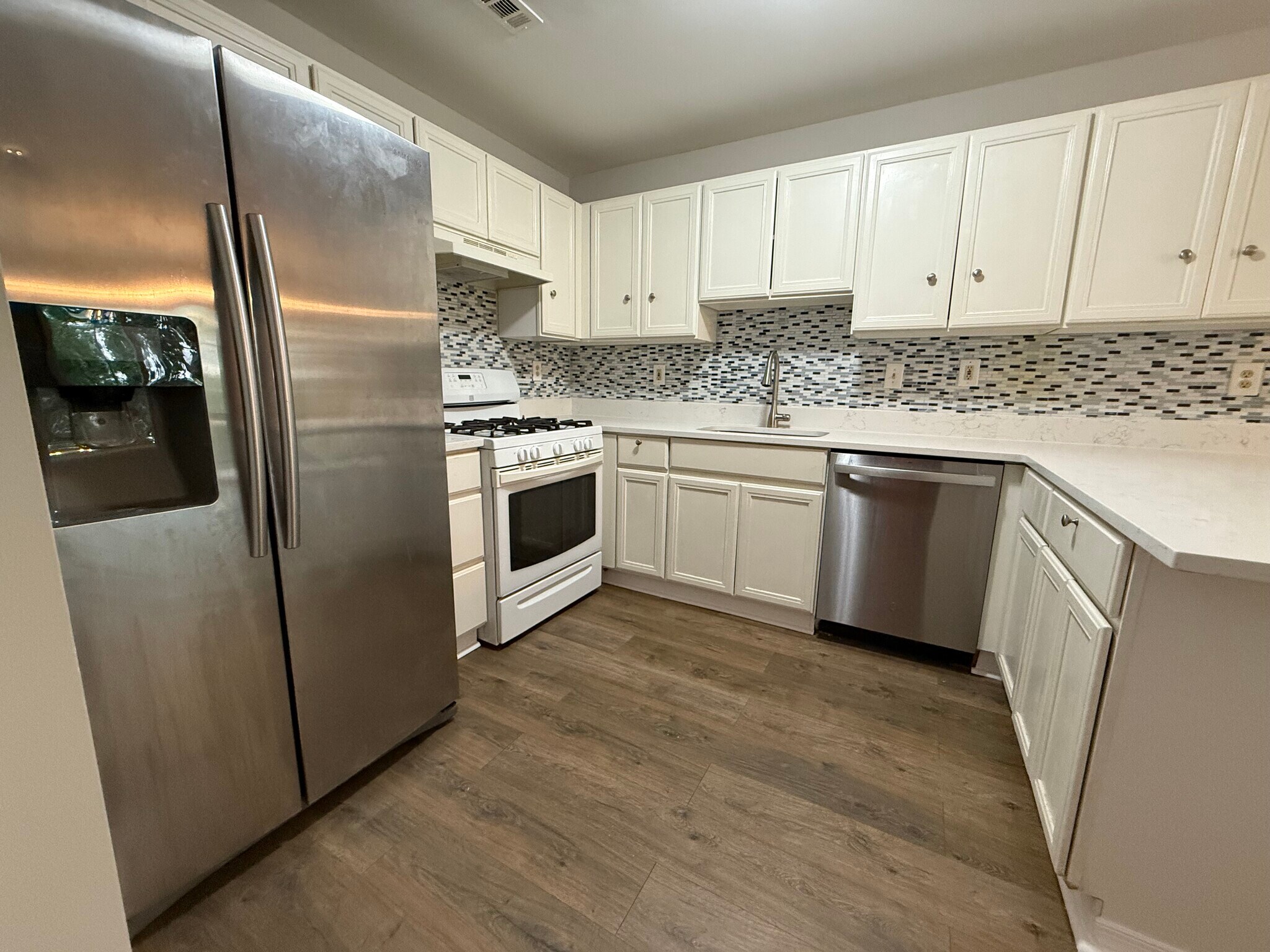 Building Photo - 155 Weybridge Dr