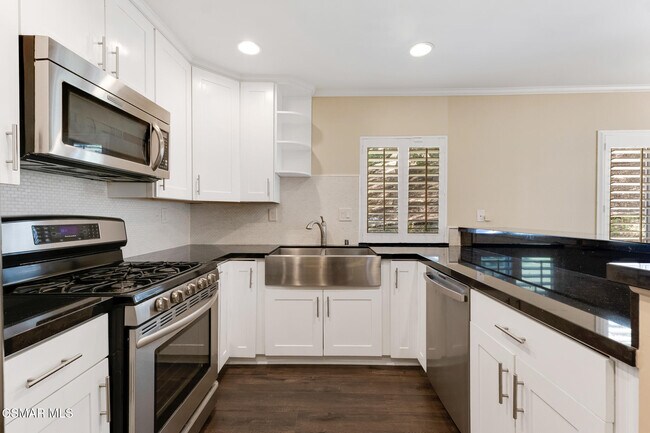 Building Photo - 408 Via Colinas