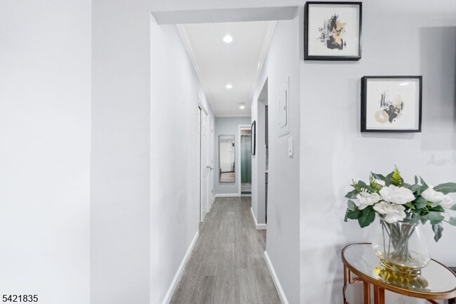 Building Photo - 401 US-22