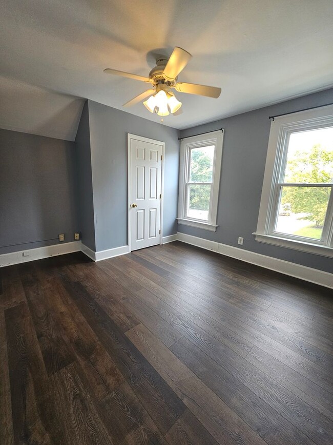 Building Photo - 1209/1211 W 15th St. NO MAINTENANCE WITHOUT APPROVAL call 563-505-0219